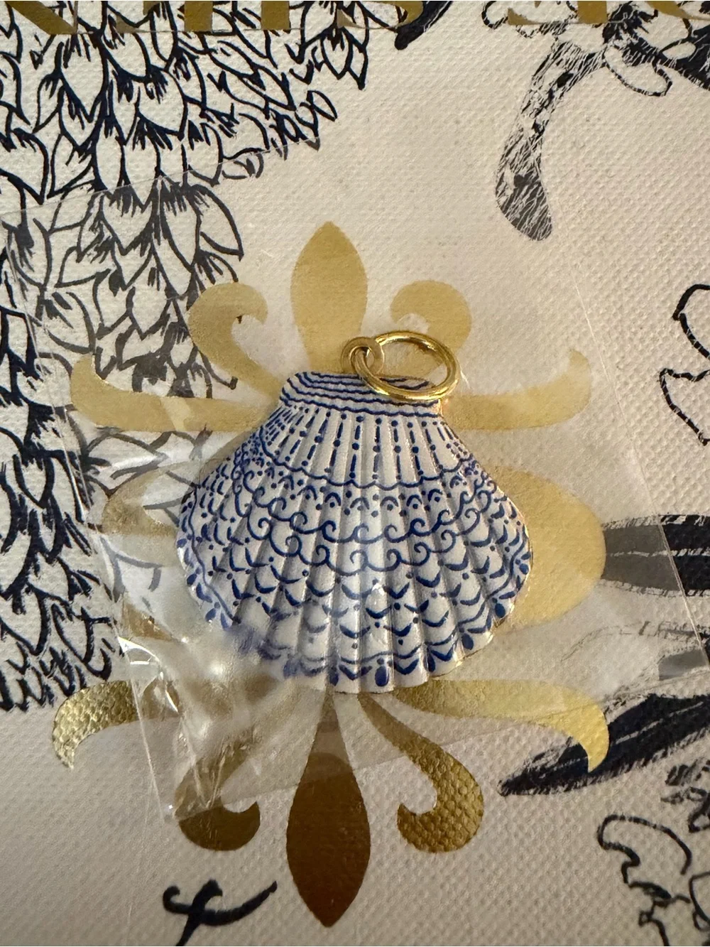 💙🤍🐚Blue & White Porcelain Seashell Statement Necklace. available in 16,18,20 in
